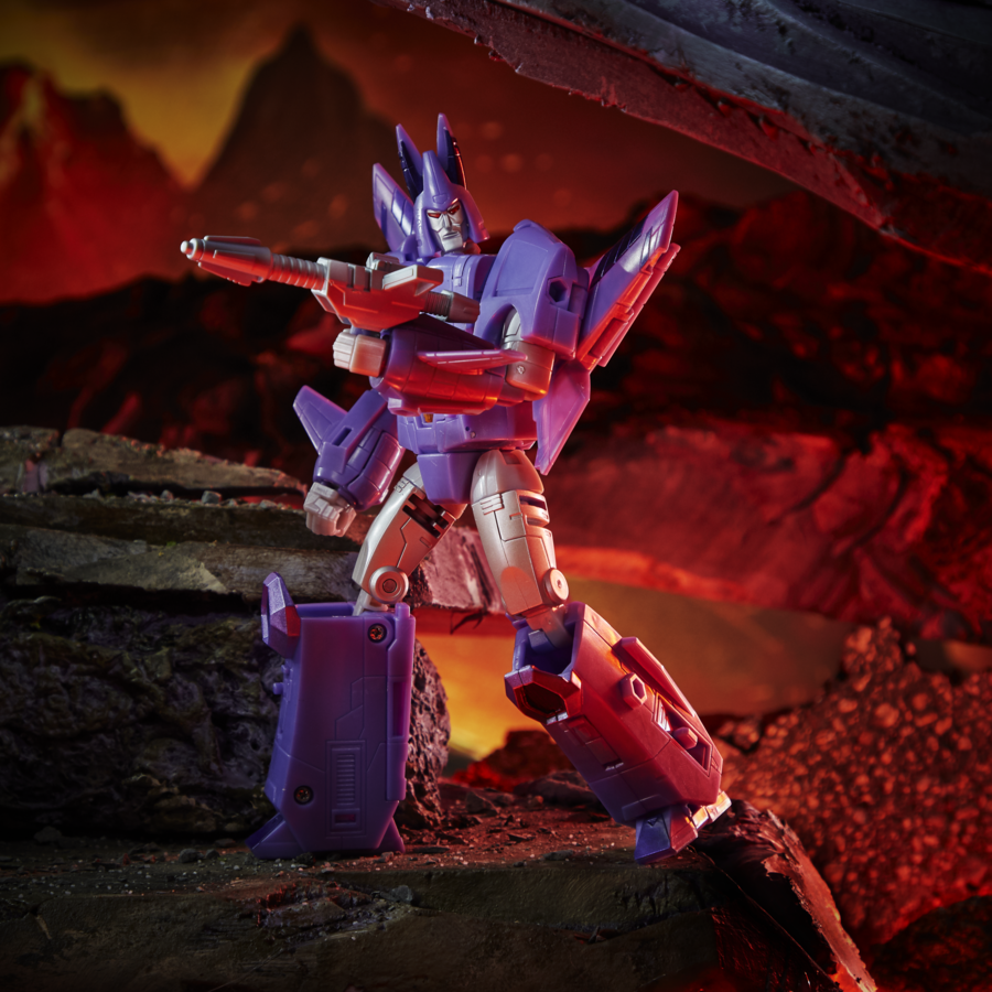 Transformers News: Hasbro Reveals Transformers Kingdom Cyclonus, Beast Wars Megatron and More Transformers News: Hasbro Reveals Transformers Kingdom Cyclonus, Beast Wars Megatron and More