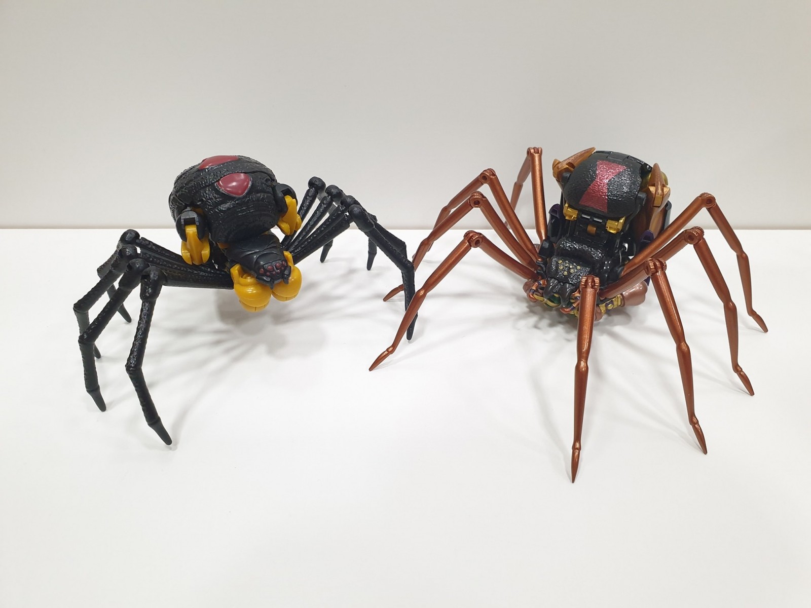 Transformers News: Comparison images of Kingdom Cheetor and Blackarachnia with their Masterpiece figures Transformers News: Comparison images of Kingdom Cheetor and Blackarachnia with their Masterpiece figures