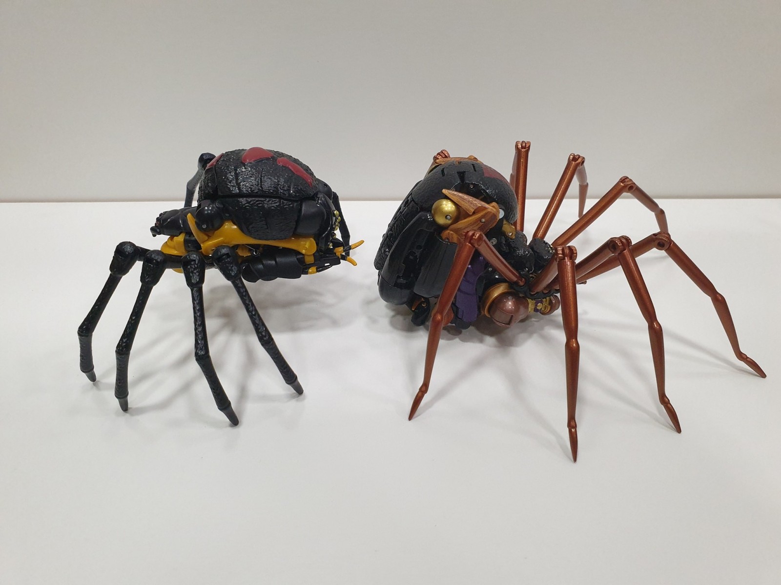 Transformers News: Comparison images of Kingdom Cheetor and Blackarachnia with their Masterpiece figures Transformers News: Comparison images of Kingdom Cheetor and Blackarachnia with their Masterpiece figures