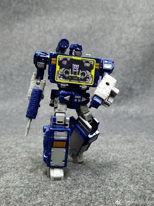 Transformers News: New In-Hand Photos of Netflix Transformers Voyager Class Soundwave with Ravage and Lazerbeak