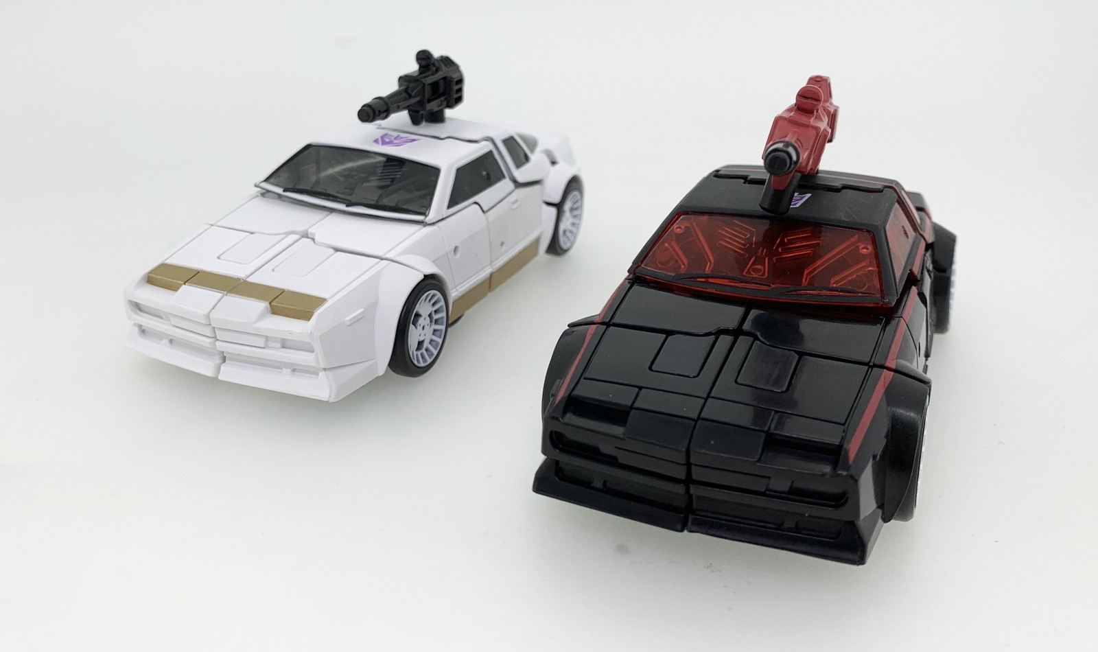 Transformers News: New Transformers Earthrise Thrust and Runabout Includes Group Shots
