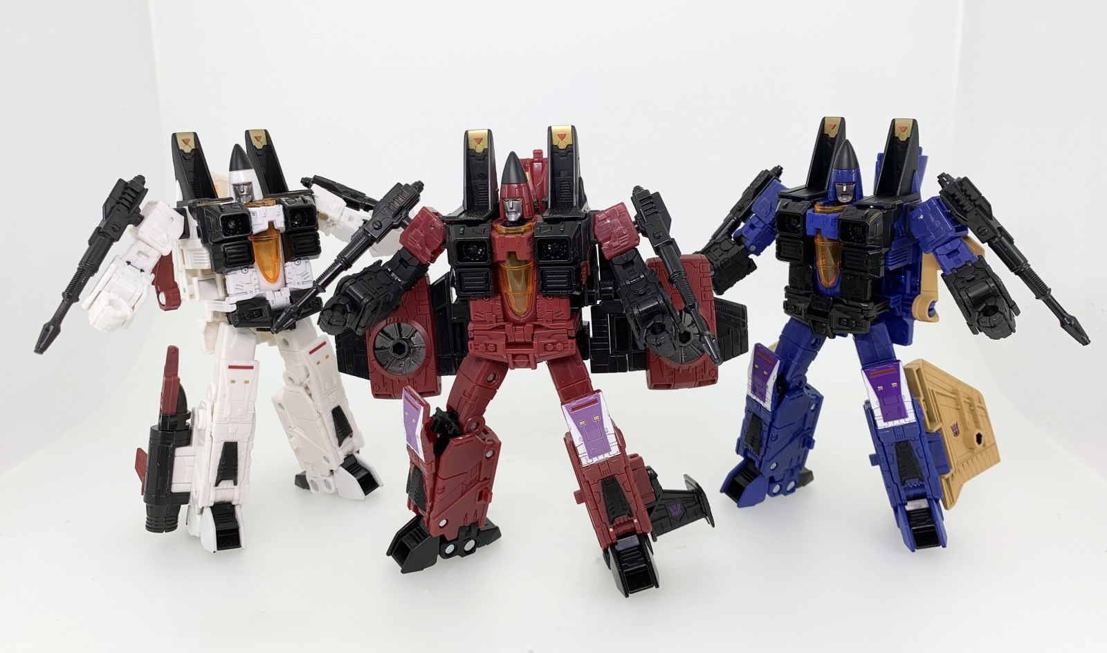 Transformers News: New Transformers Earthrise Thrust and Runabout Includes Group Shots