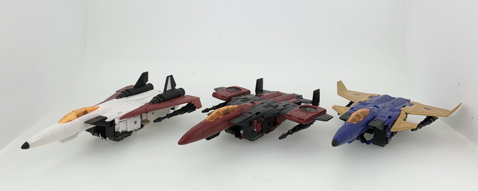 Transformers News: New Transformers Earthrise Thrust and Runabout Includes Group Shots