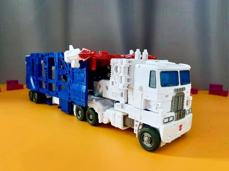 Transformers News: Video Review for Kingdom G1 Ultra Magnus Transformers News: Video Review for Kingdom G1 Ultra Magnus