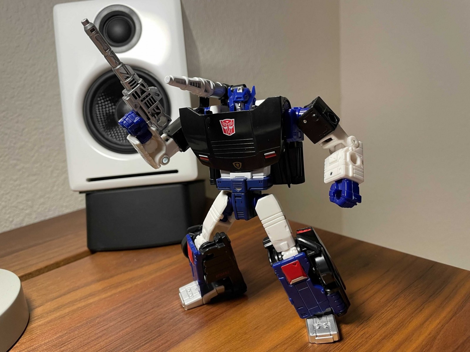 Transformers News: In Hand Images of Transformers Generations Selects Deep Cover Transformers News: In Hand Images of Transformers Generations Selects Deep Cover