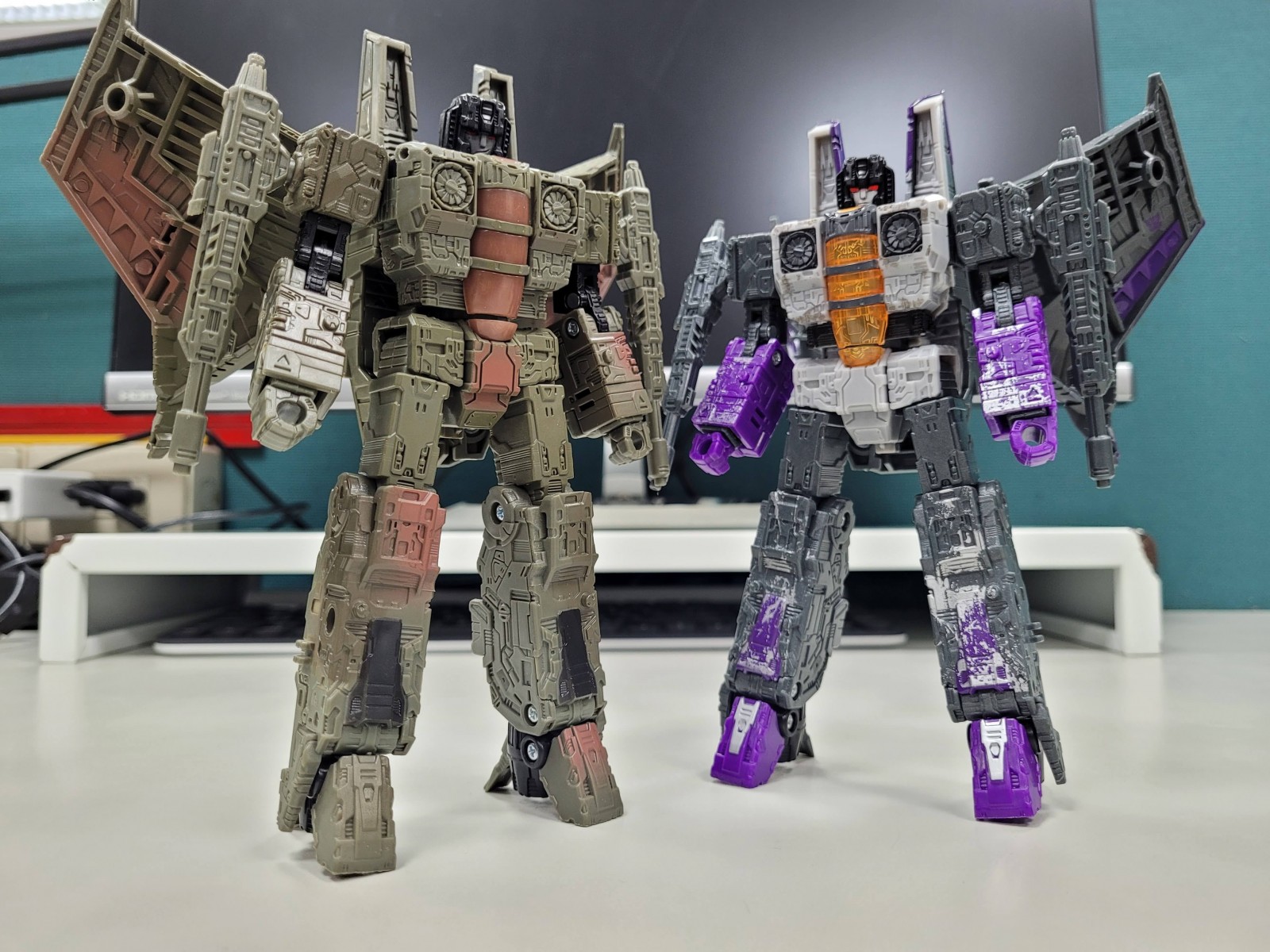 Transformers News: In Hand Images of Netflix Wave 3 Voyagers with Comparisons Transformers News: In Hand Images of Netflix Wave 3 Voyagers with Comparisons