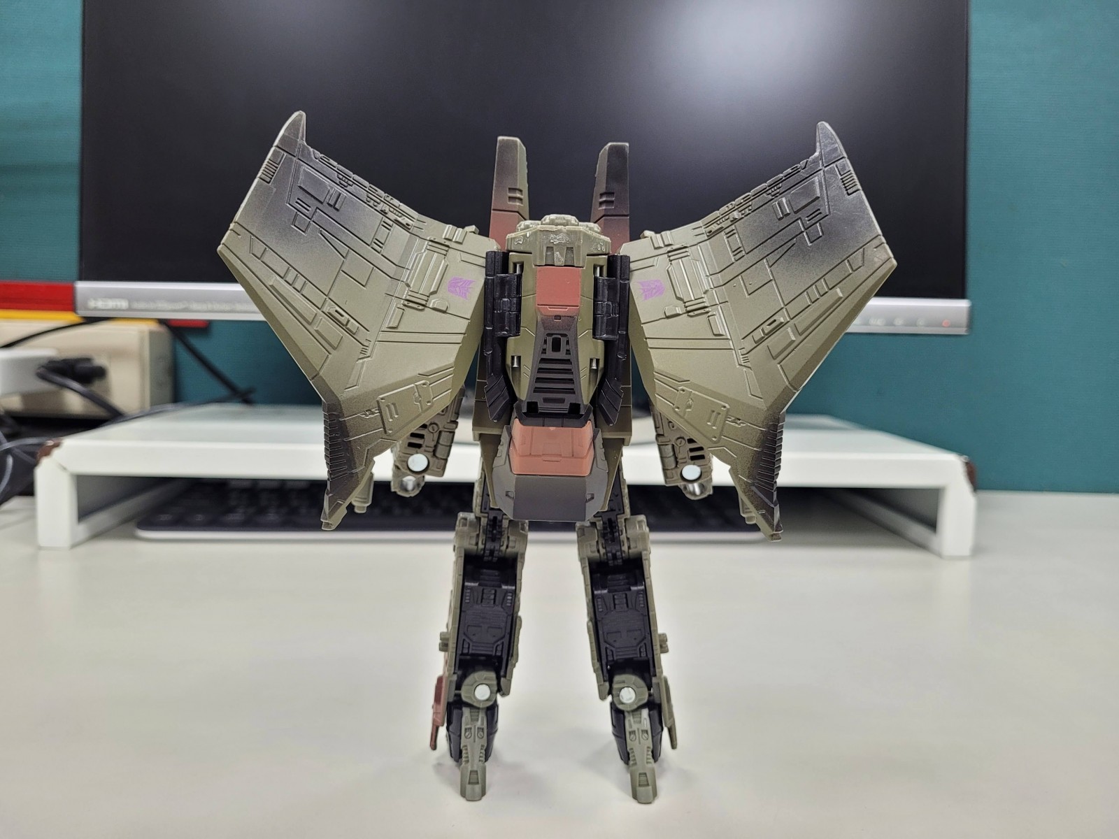 Transformers News: In Hand Images of Netflix Wave 3 Voyagers with Comparisons Transformers News: In Hand Images of Netflix Wave 3 Voyagers with Comparisons