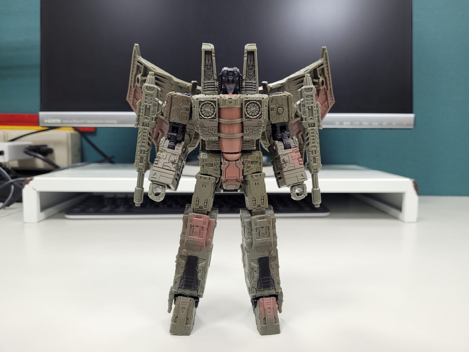 Transformers News: In Hand Images of Netflix Wave 3 Voyagers with Comparisons Transformers News: In Hand Images of Netflix Wave 3 Voyagers with Comparisons