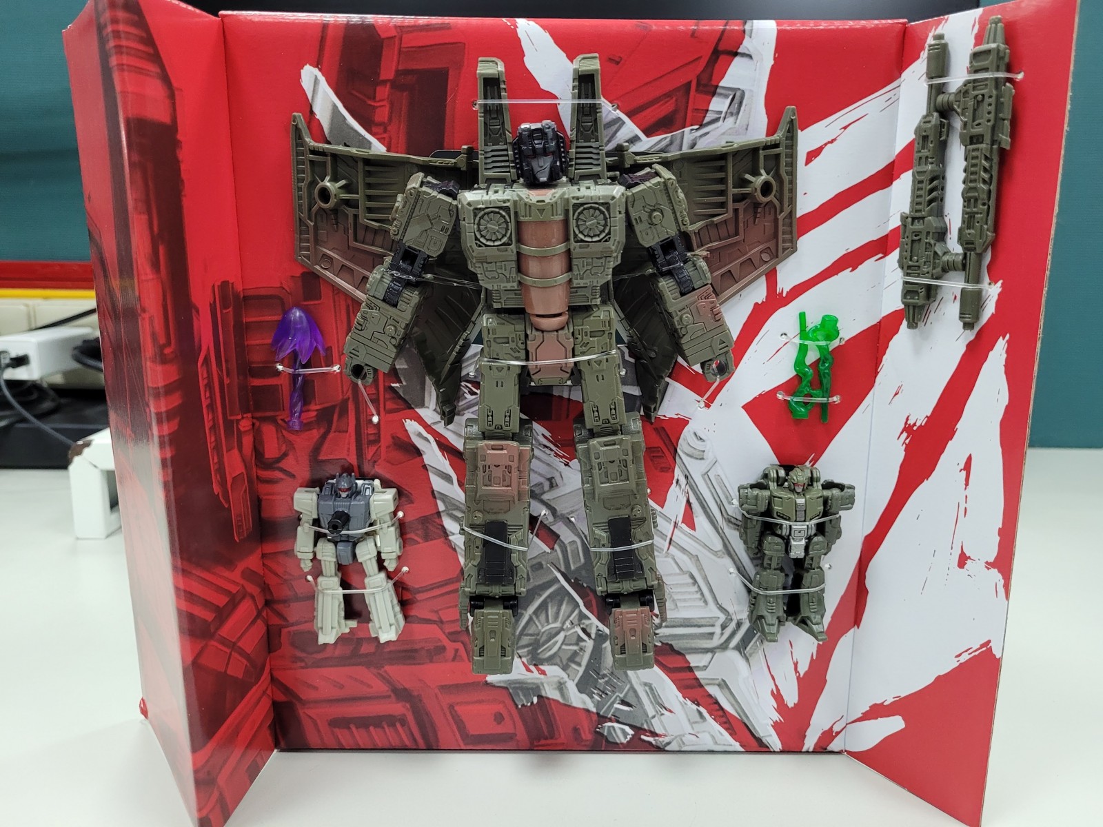 Transformers News: In Hand Images of Netflix Wave 3 Voyagers with Comparisons Transformers News: In Hand Images of Netflix Wave 3 Voyagers with Comparisons