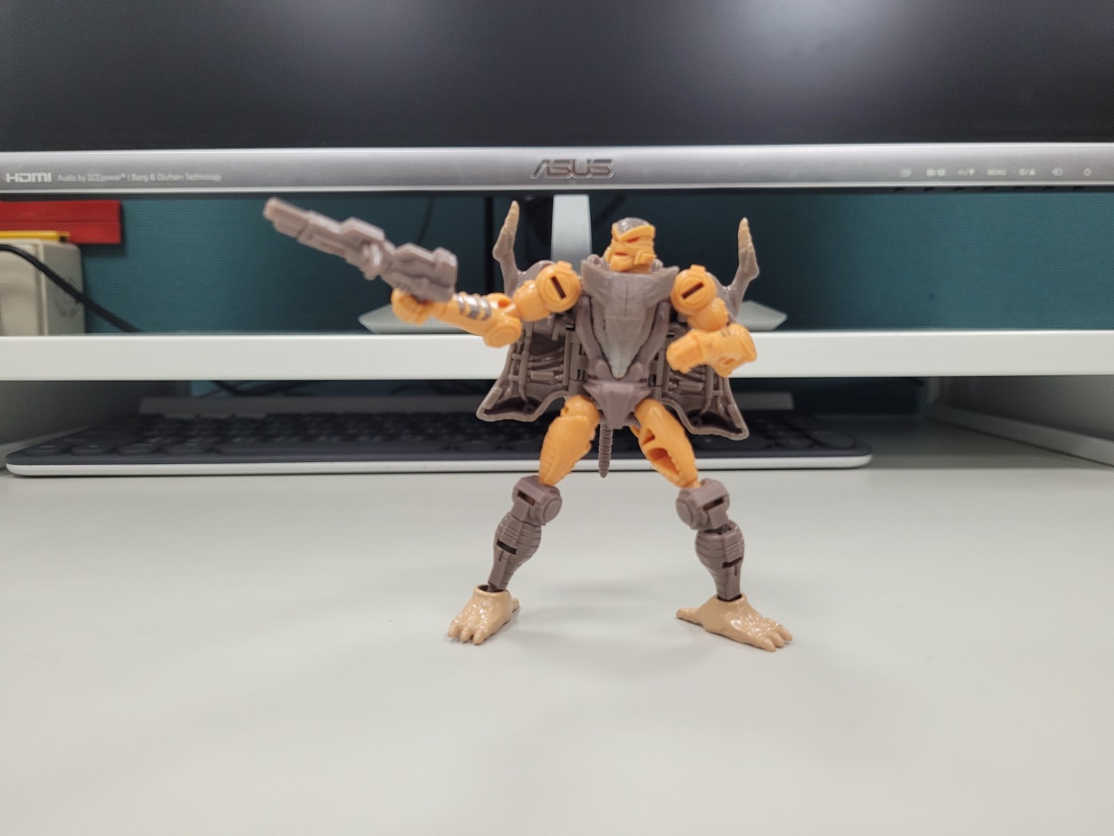 Transformers News: In Hand Images of Netflix Wave 3 Voyagers with Comparisons Transformers News: In Hand Images of Netflix Wave 3 Voyagers with Comparisons