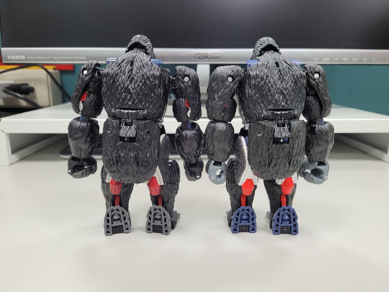 Transformers News: In Hand Images of Netflix Wave 3 Voyagers with Comparisons Transformers News: In Hand Images of Netflix Wave 3 Voyagers with Comparisons