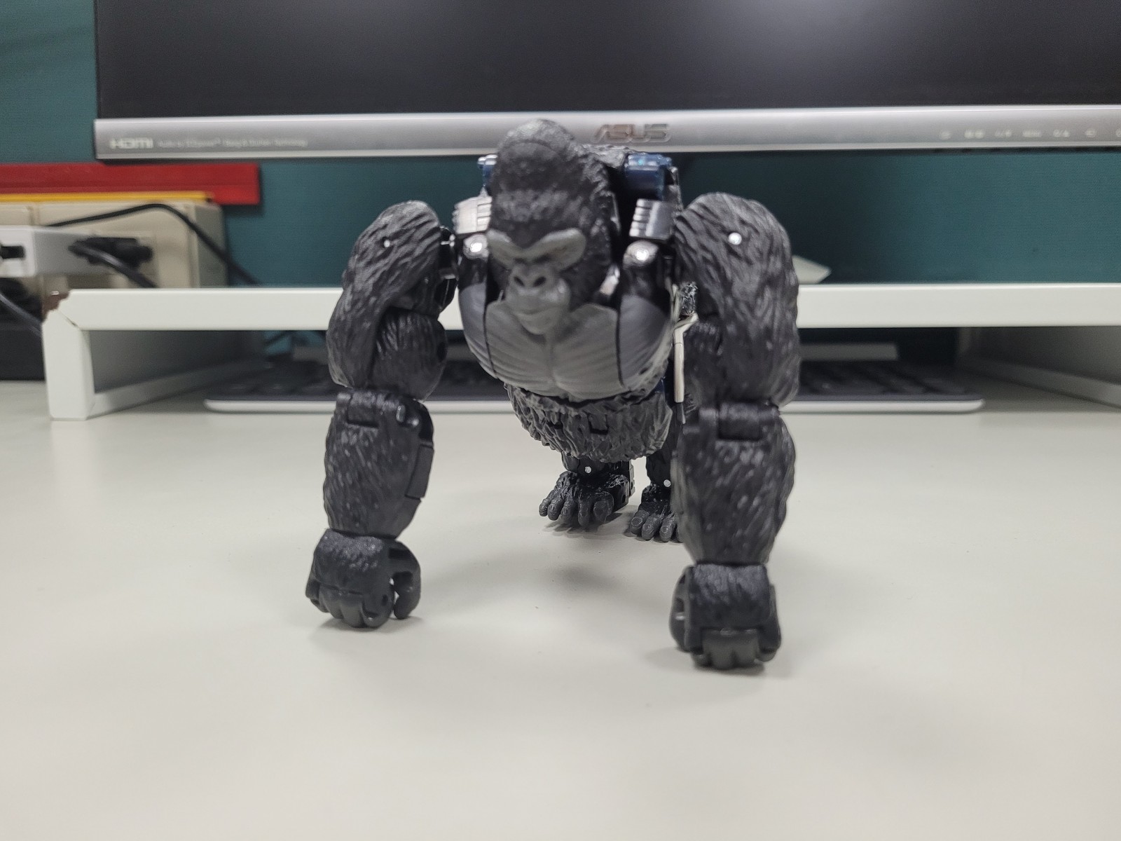 Transformers News: In Hand Images of Netflix Wave 3 Voyagers with Comparisons Transformers News: In Hand Images of Netflix Wave 3 Voyagers with Comparisons