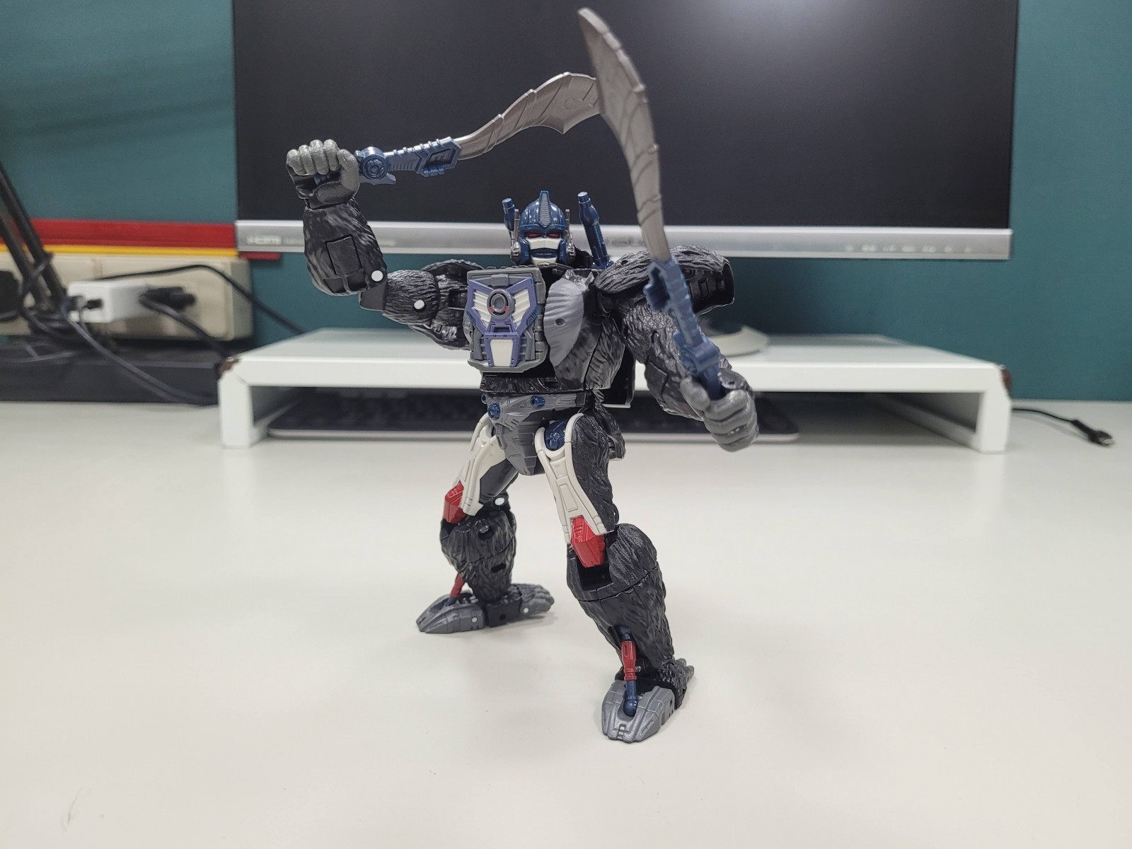 Transformers News: In Hand Images of Netflix Wave 3 Voyagers with Comparisons Transformers News: In Hand Images of Netflix Wave 3 Voyagers with Comparisons