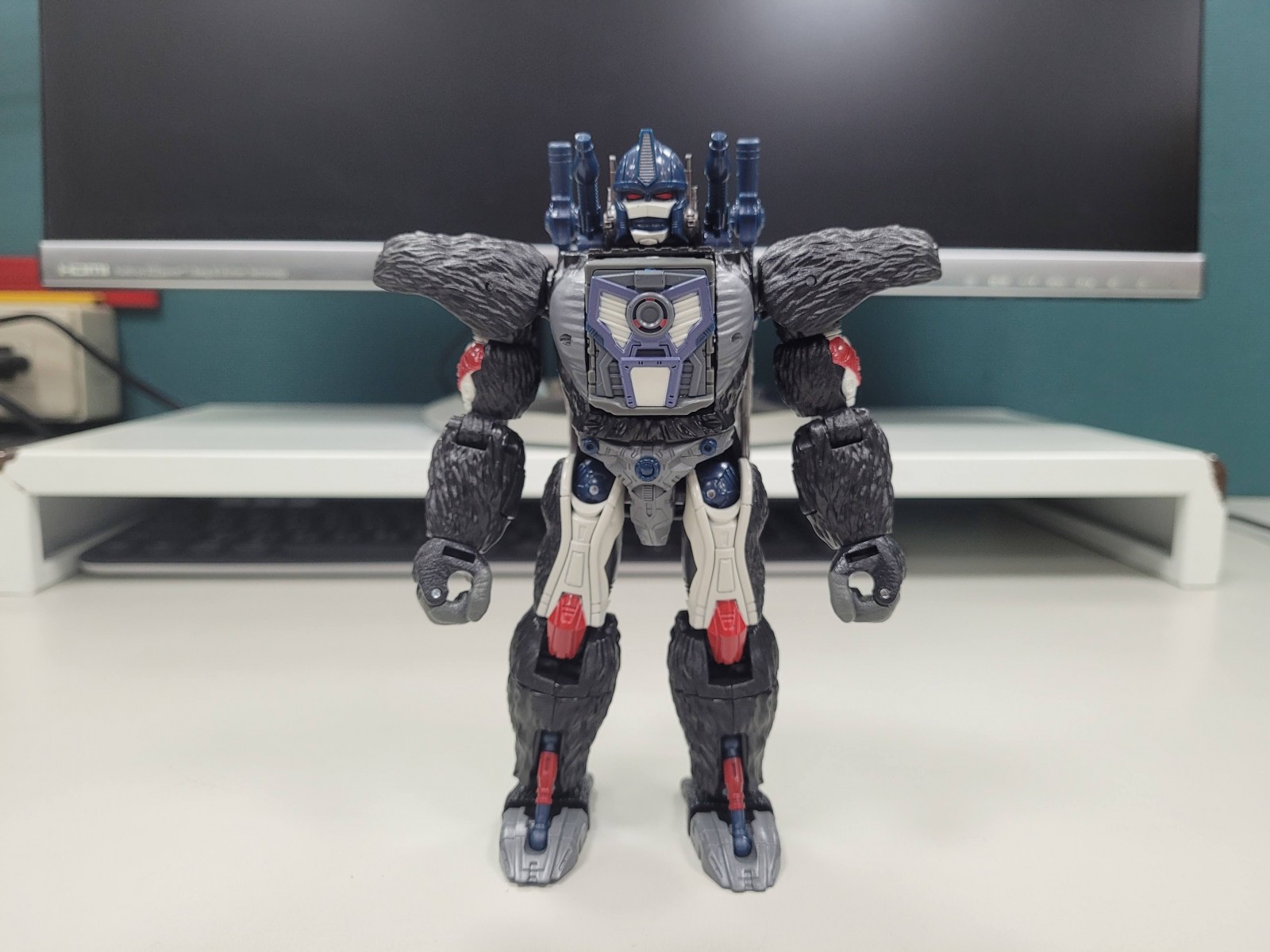 Transformers News: In Hand Images of Netflix Wave 3 Voyagers with Comparisons Transformers News: In Hand Images of Netflix Wave 3 Voyagers with Comparisons