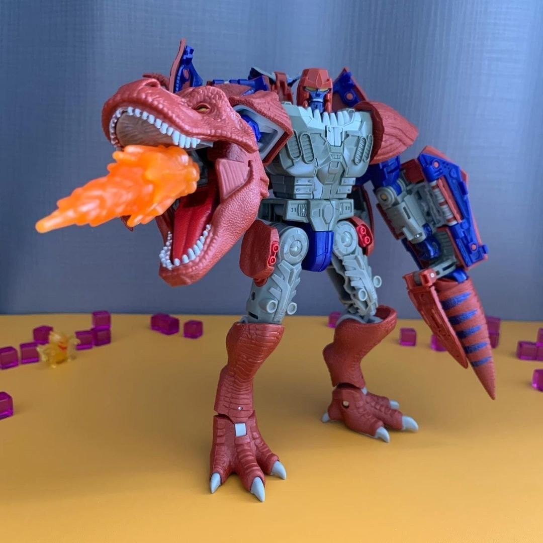 Transformers News: War for Cybertron Kingdom T-Wrecks In-Hand Images