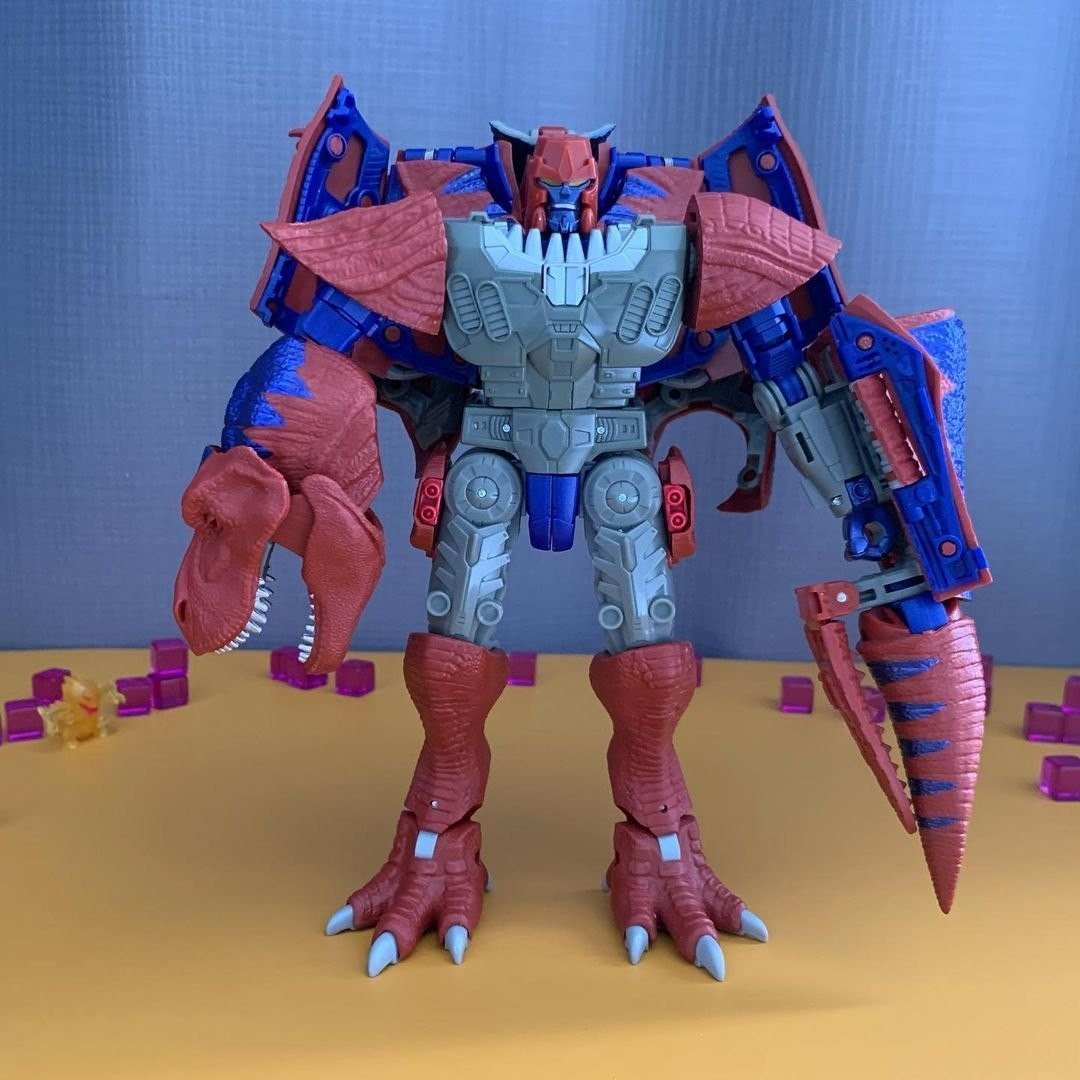 Transformers News: War for Cybertron Kingdom T-Wrecks In-Hand Images