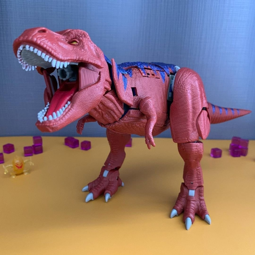 Transformers News: War for Cybertron Kingdom T-Wrecks In-Hand Images