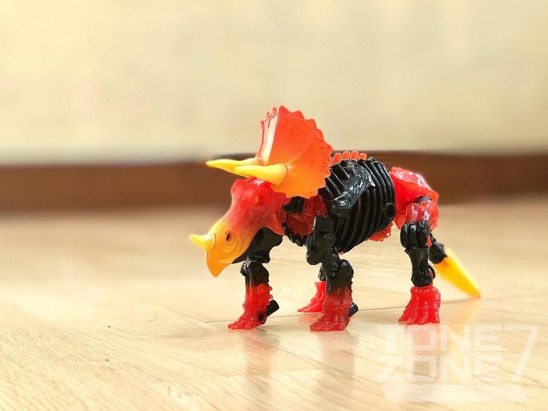 Transformers News: New In-Hand Images of Transformers War for Cybertron Trilogy Tricranius Blast Power