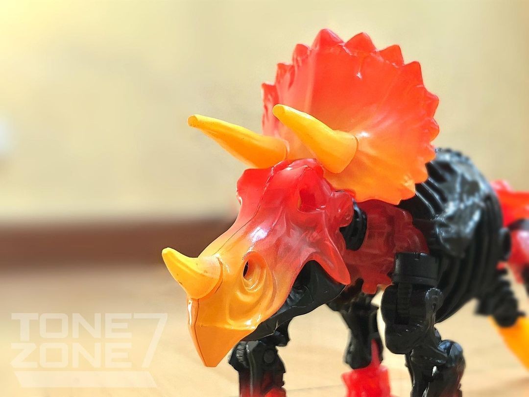 Transformers News: New In-Hand Images of Transformers War for Cybertron Trilogy Tricranius Blast Power