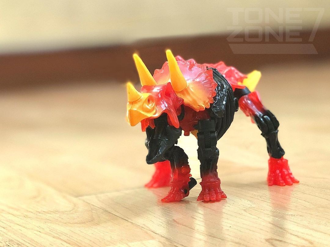 Transformers News: New In-Hand Images of Transformers War for Cybertron Trilogy Tricranius Blast Power