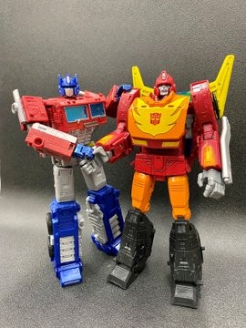 Transformers News: War for Cybertron: Kingdom Rodimus Prime In-Hand Images