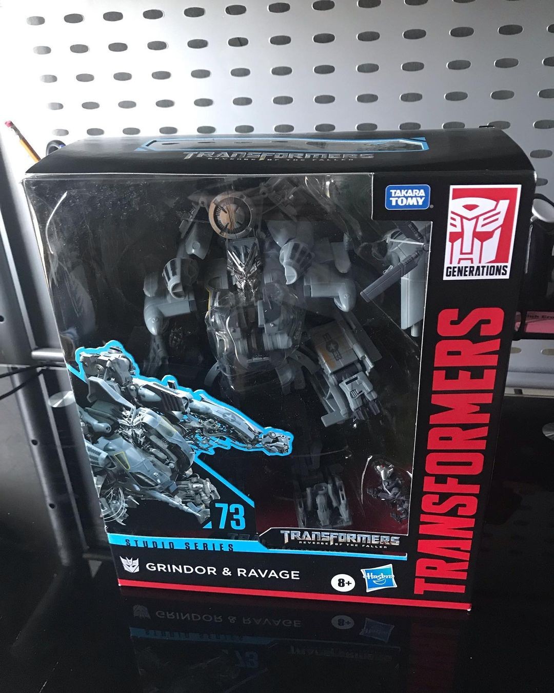 Transformers News: In Hand Images of Transformers Studio Series Grindor and Ravage
