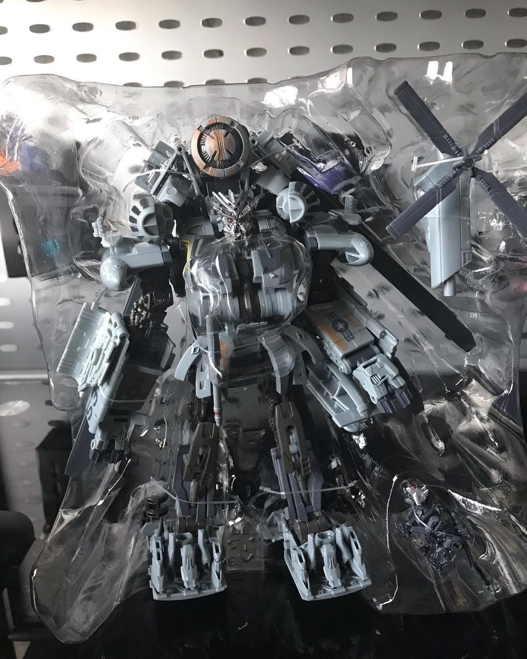 Transformers News: In Hand Images of Transformers Studio Series Grindor and Ravage