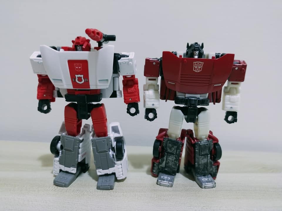 Transformers News: In Hand Images of Kingdom Red Alert and Comparisons to Siege Mold