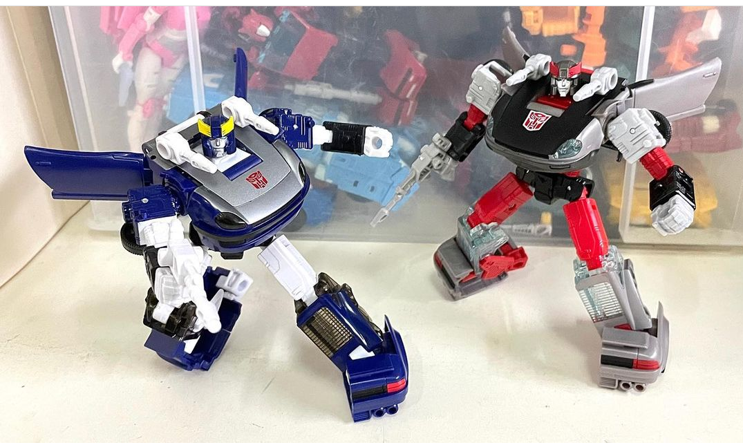 Transformers News: Images of What Looks like Kingdom Pipes and Blue Bluestreak Transformers News: Images of What Looks like Kingdom Pipes and Blue Bluestreak