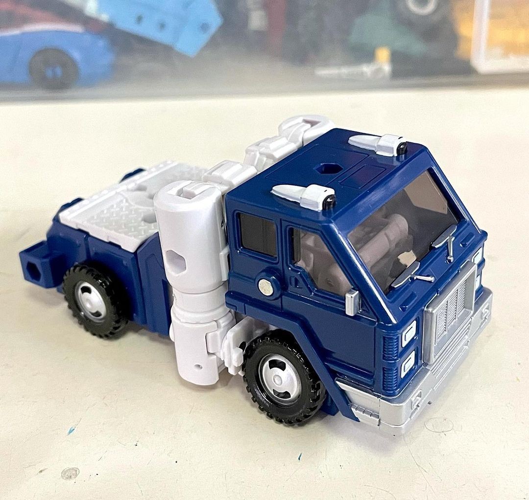 Transformers News: Images of What Looks like Kingdom Pipes and Blue Bluestreak Transformers News: Images of What Looks like Kingdom Pipes and Blue Bluestreak