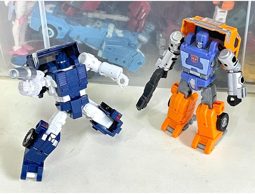 Transformers News: Images of What Looks like Kingdom Pipes and Blue Bluestreak Transformers News: Images of What Looks like Kingdom Pipes and Blue Bluestreak