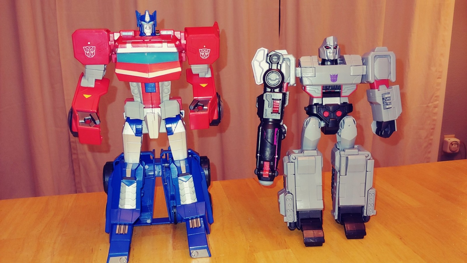 Transformers News: US Sighting + Pictorial review of Roll N Change Optimus Prime Transformers News: US Sighting + Pictorial review of Roll N Change Optimus Prime