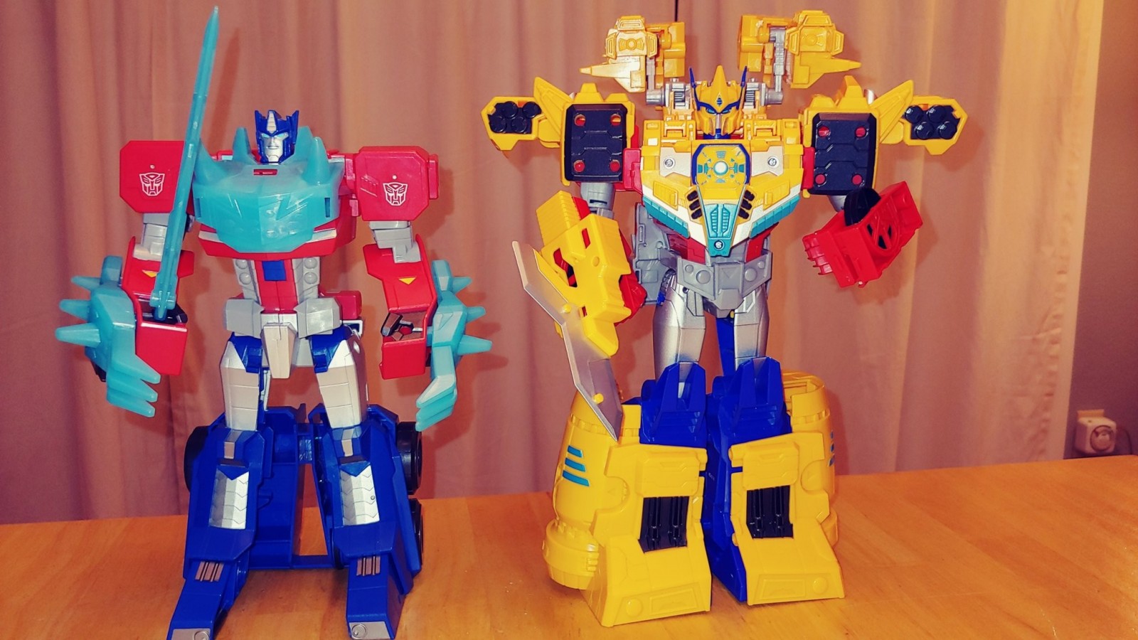 Transformers News: US Sighting + Pictorial review of Roll N Change Optimus Prime Transformers News: US Sighting + Pictorial review of Roll N Change Optimus Prime