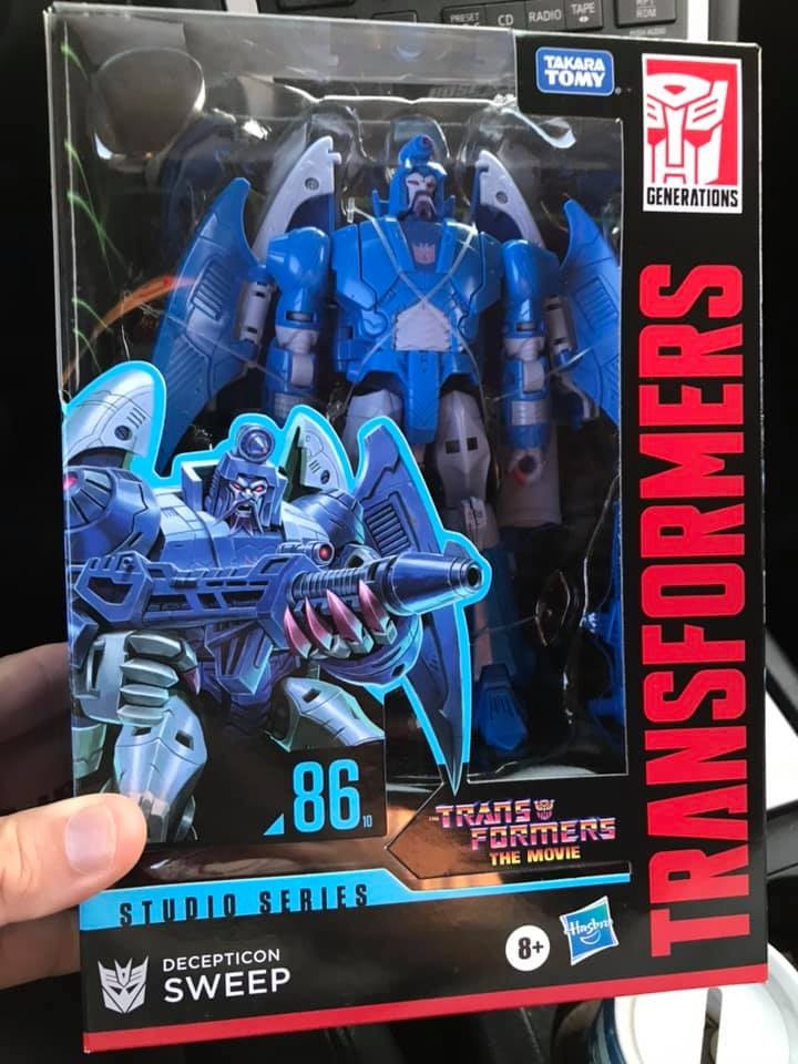 Transformers News: Studio Series 86 Sweep Found Discounted at US Retail + Colour Comparison with Scourge Transformers News: Studio Series 86 Sweep Found Discounted at US Retail + Colour Comparison with Scourge
