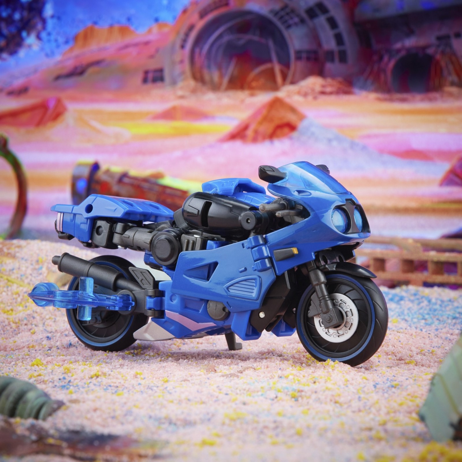 Transformers News: First Look at Legacy Blaster, Iguanus, Skywarp and Hot Rod + More Official Images of Today's Reveals