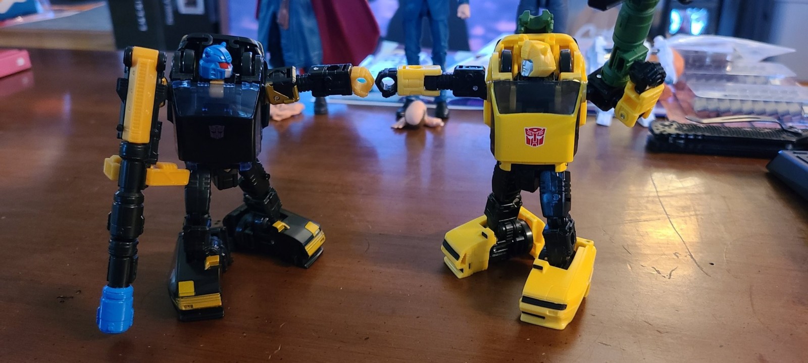 Transformers News: Review Round Up Of Shattered Glass Deluxe Class Goldbug