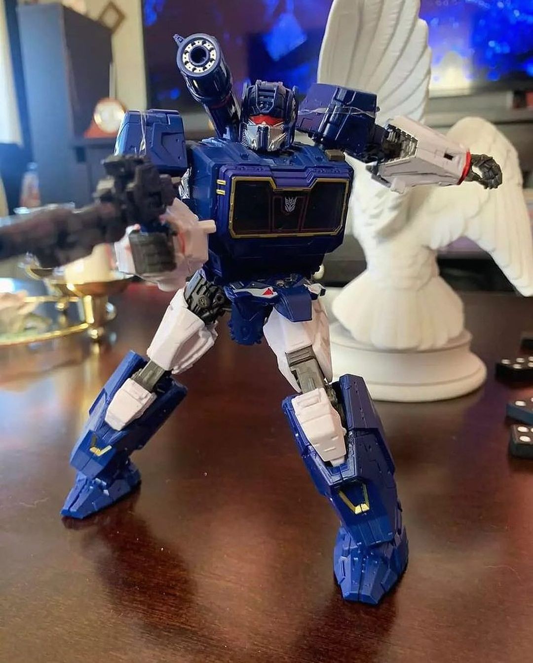 Transformers News: New Images of Studio Series Bumblebee Movie Soundwave