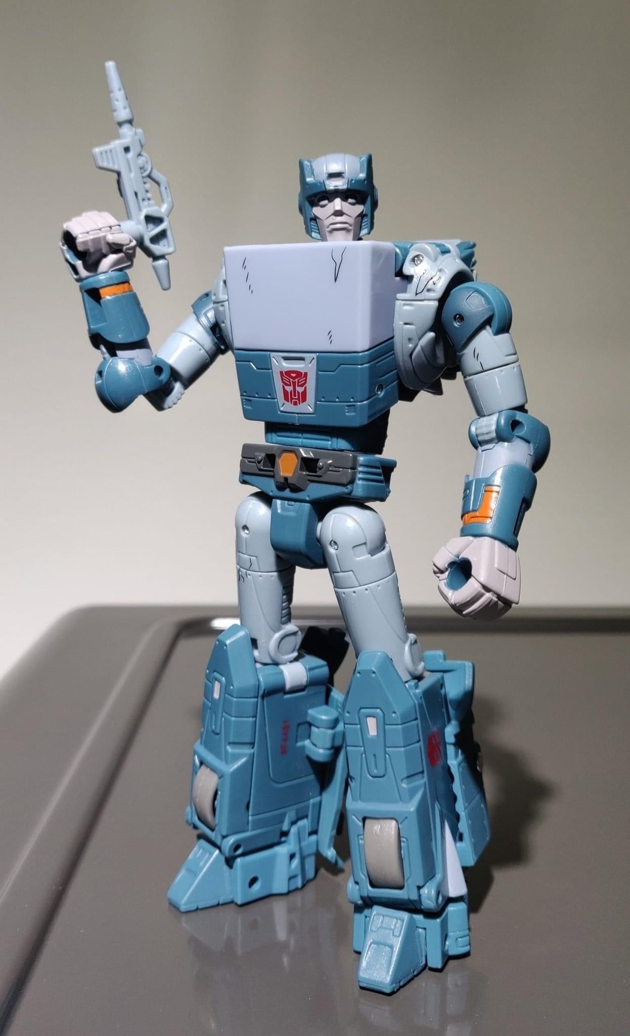 Transformers News: In Hand Images of Transformers Buzzworthy SS Kup Transformers News: In Hand Images of Transformers Buzzworthy SS Kup