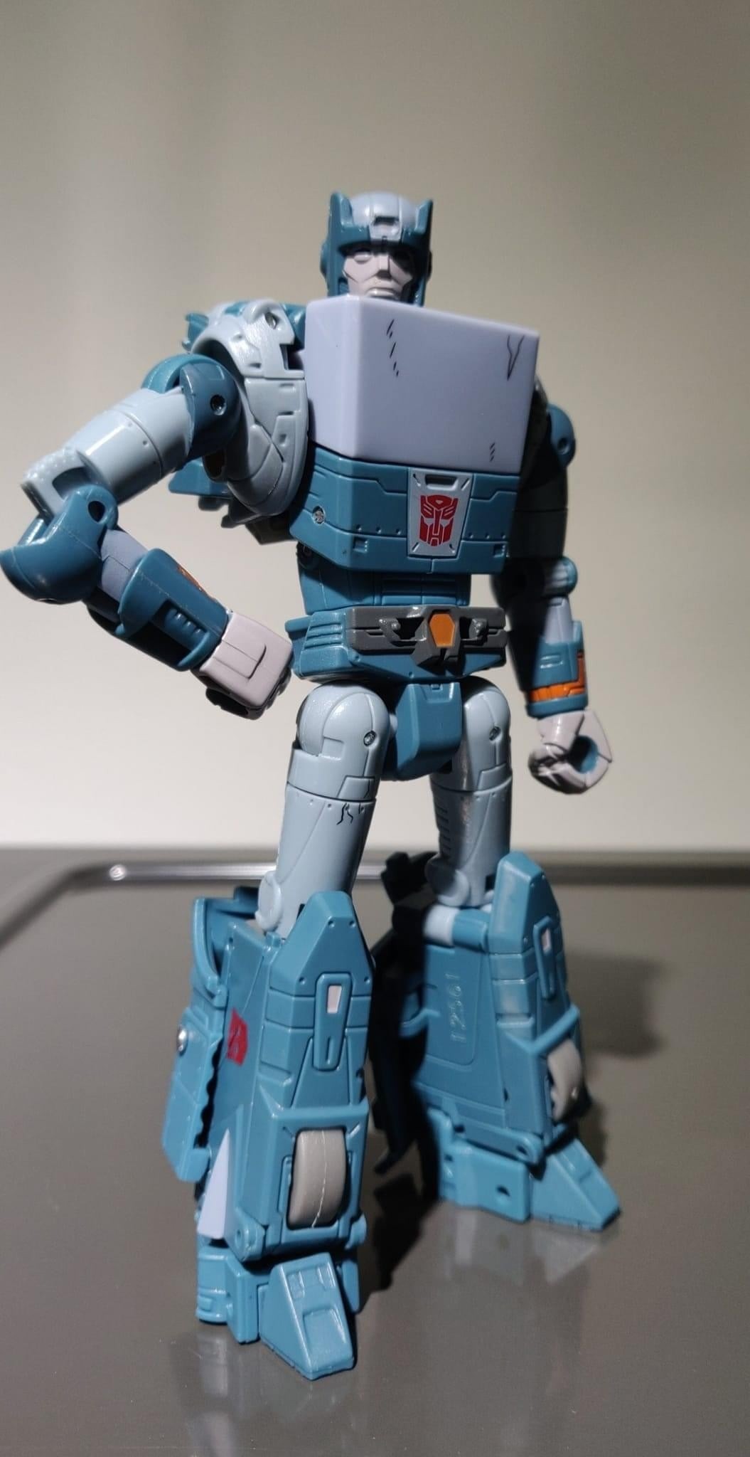 Transformers News: In Hand Images of Transformers Buzzworthy SS Kup Transformers News: In Hand Images of Transformers Buzzworthy SS Kup