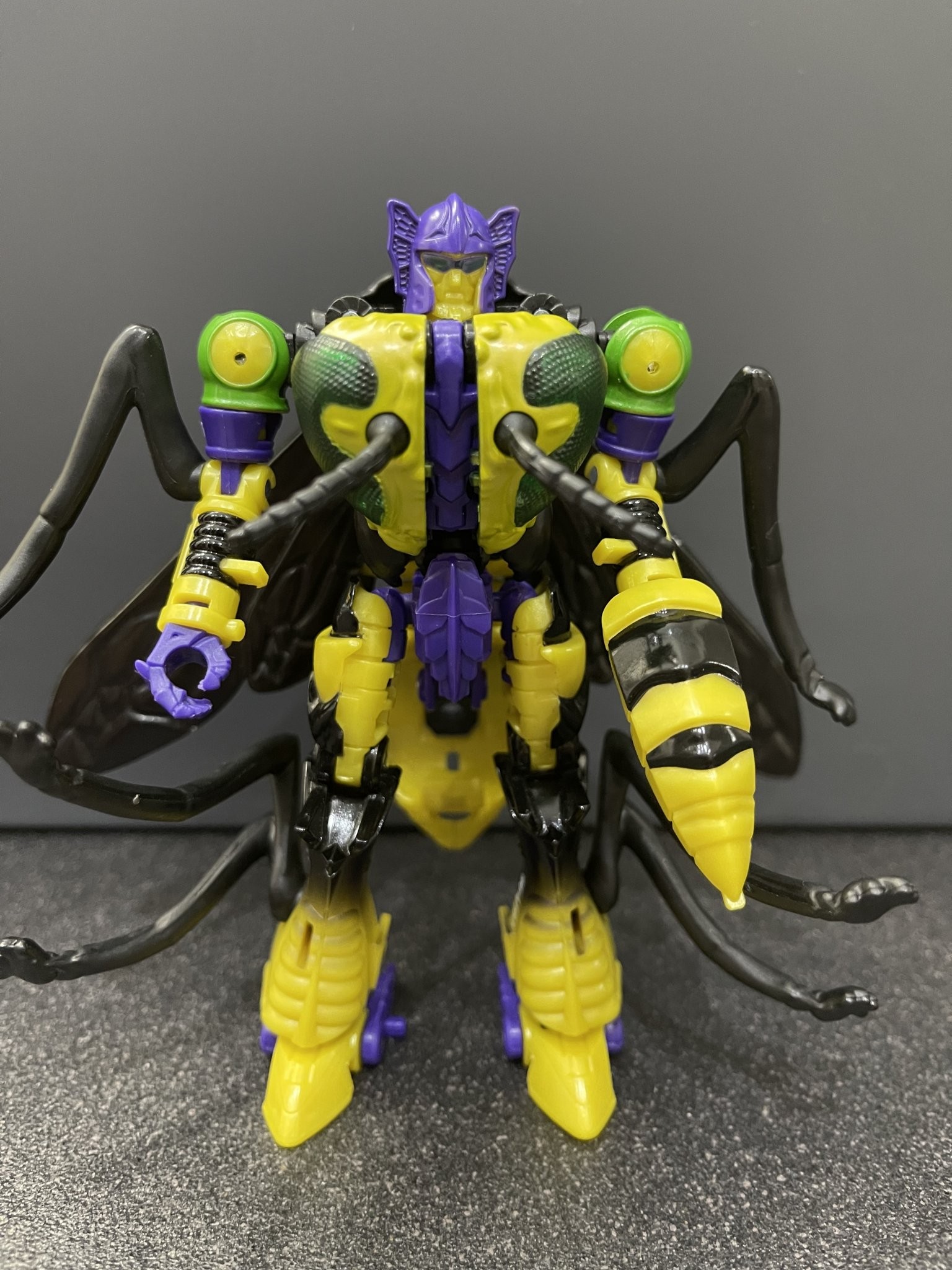 Transformers News: New In hand Images of Transformers Generations Selects Buzzsaw