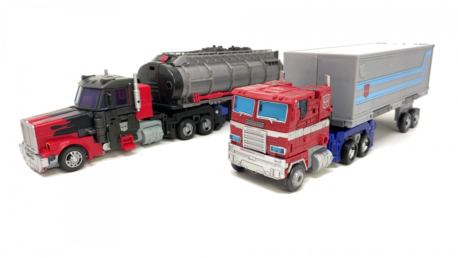 Transformers News: In Hand Images of Legacy Leader Laser Optimus Prime Transformers News: In Hand Images of Legacy Leader Laser Optimus Prime