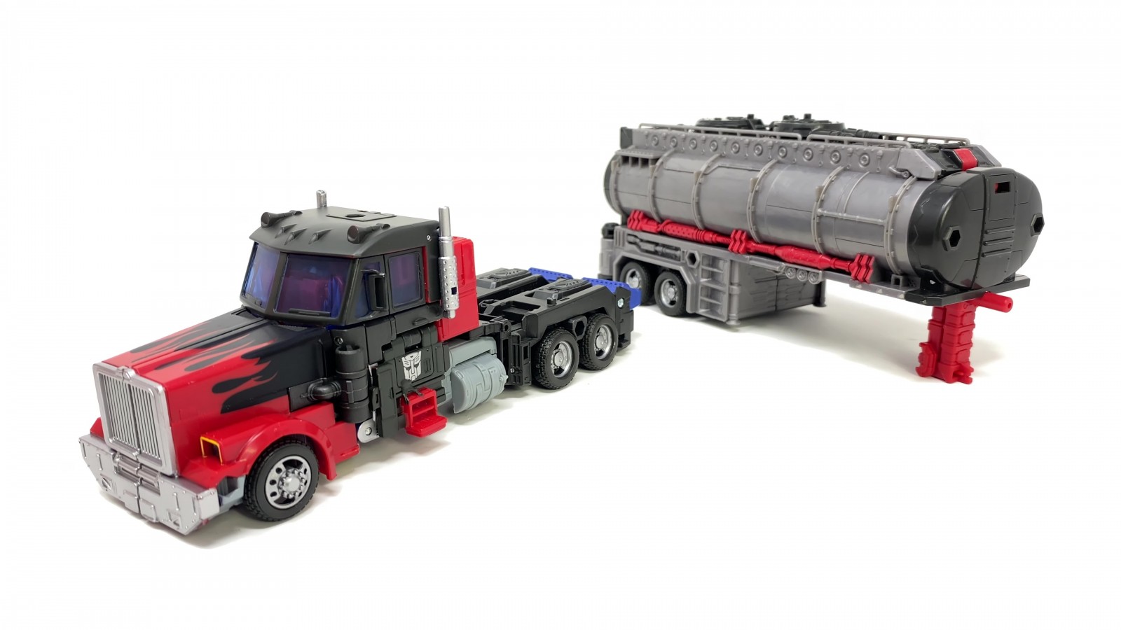 Transformers News: In Hand Images of Legacy Leader Laser Optimus Prime Transformers News: In Hand Images of Legacy Leader Laser Optimus Prime
