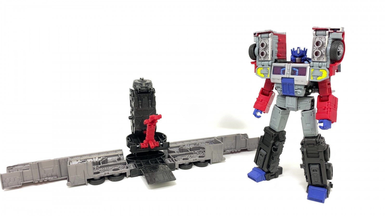 Transformers News: In Hand Images of Legacy Leader Laser Optimus Prime Transformers News: In Hand Images of Legacy Leader Laser Optimus Prime