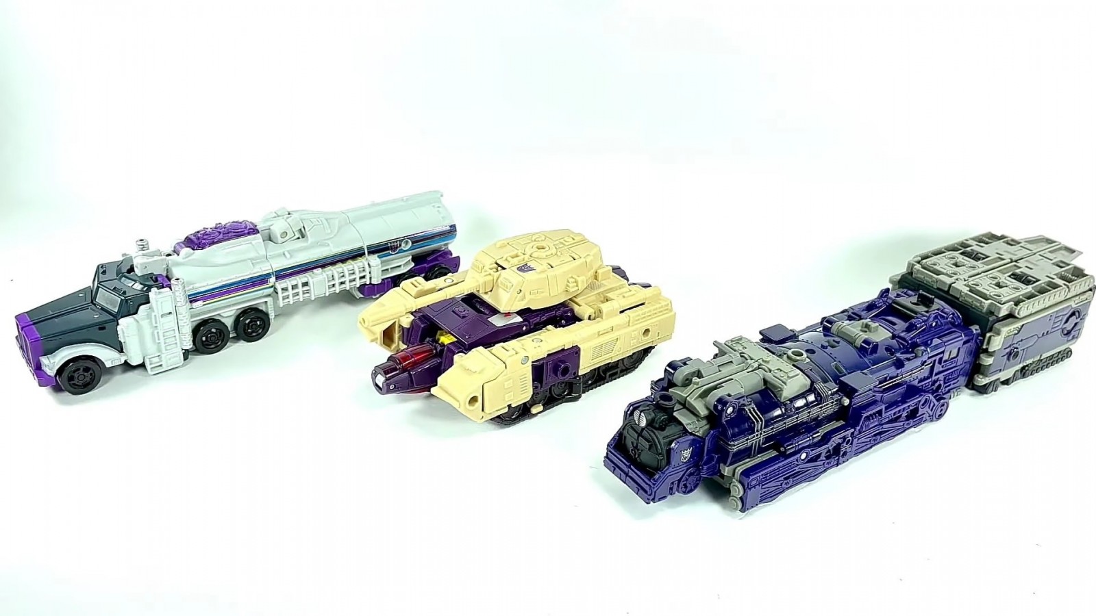 Transformers News: New Comparison Shots to Give You a Sense of Legacy Blitzwing's Scale Transformers News: New Comparison Shots to Give You a Sense of Legacy Blitzwing's Scale