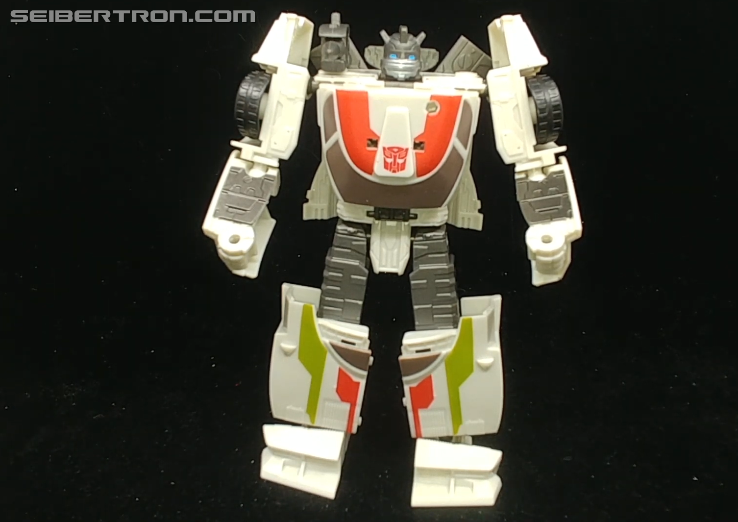 Transformers News: Review of Transformers Authentics Wheeljack Transformers News: Review of Transformers Authentics Wheeljack