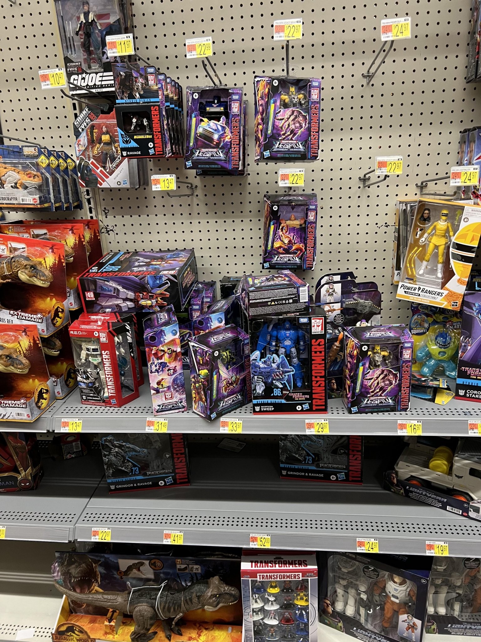 Transformers News: Exclusive Legacy Beast Wars Repaints Found at US Walmart Transformers News: Exclusive Legacy Beast Wars Repaints Found at US Walmart