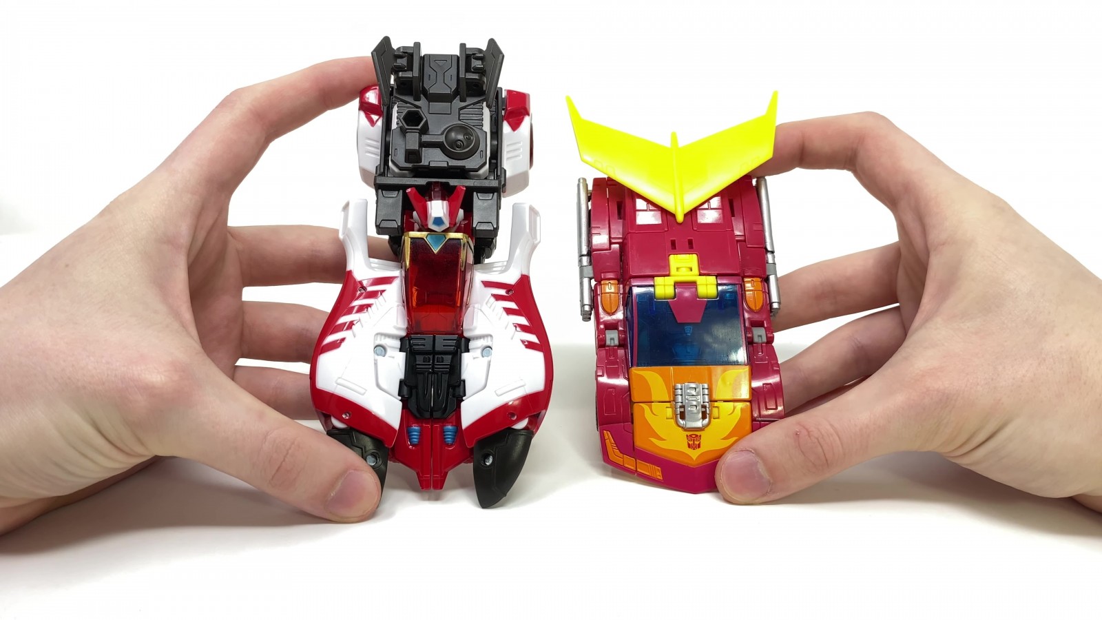 Transformers News: More Images of Walmart Exclusive Voyager Cybertron Override Show us it is a Completely New Mold Transformers News: More Images of Walmart Exclusive Voyager Cybertron Override Show us it is a Completely New Mold