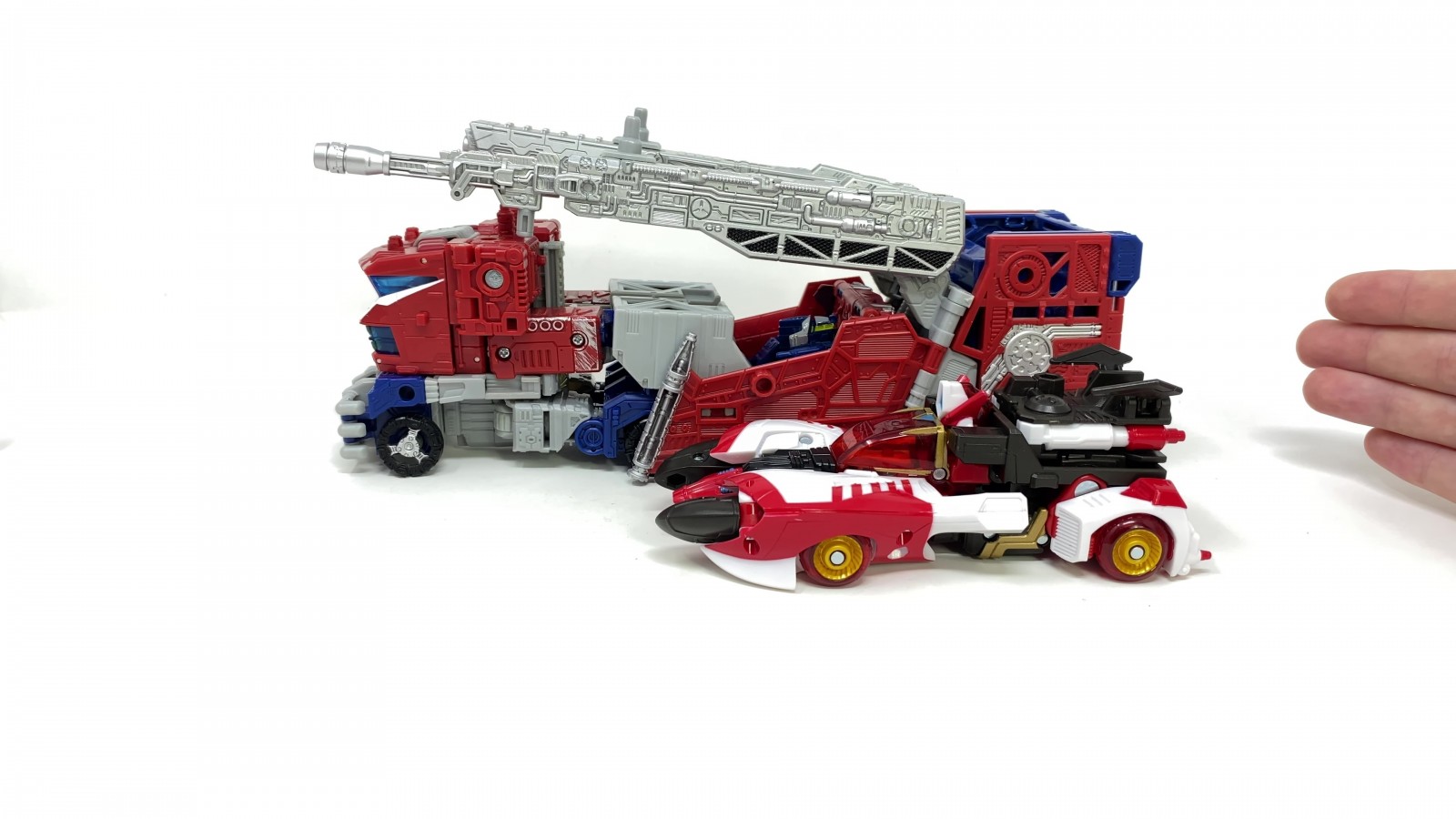 Transformers News: More Images of Walmart Exclusive Voyager Cybertron Override Show us it is a Completely New Mold Transformers News: More Images of Walmart Exclusive Voyager Cybertron Override Show us it is a Completely New Mold
