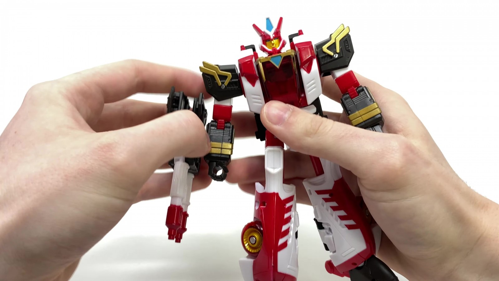 Transformers News: More Images of Walmart Exclusive Voyager Cybertron Override Show us it is a Completely New Mold Transformers News: More Images of Walmart Exclusive Voyager Cybertron Override Show us it is a Completely New Mold
