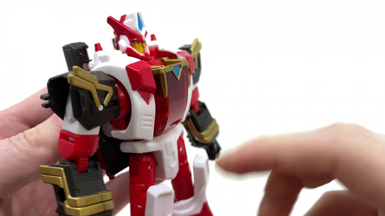 Transformers News: More Images of Walmart Exclusive Voyager Cybertron Override Show us it is a Completely New Mold Transformers News: More Images of Walmart Exclusive Voyager Cybertron Override Show us it is a Completely New Mold